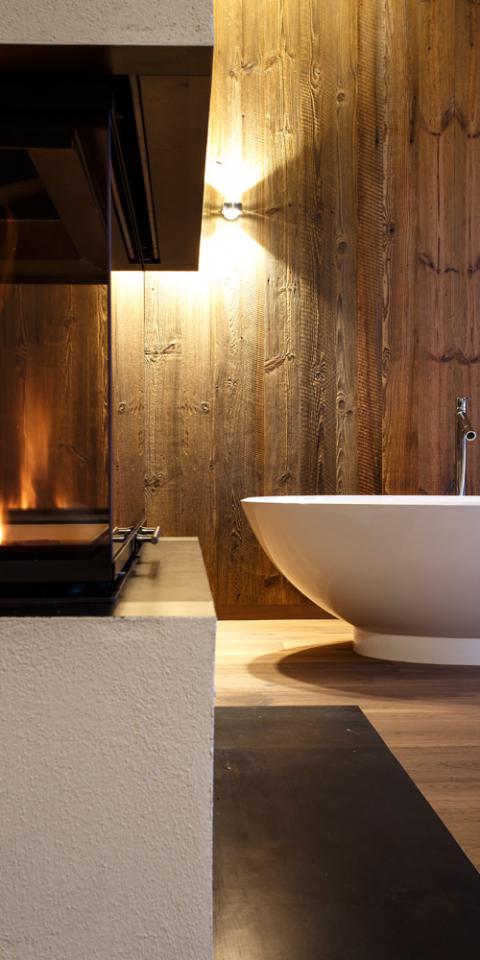 Offenes Feuer Badewanne freistehend Innenarchitektur Tirol