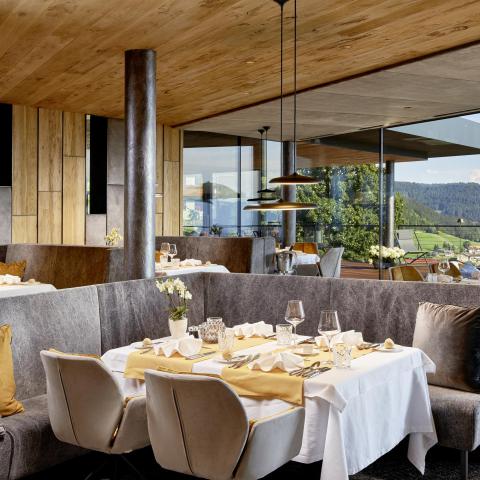 Dinner Speisesaal Innenarchitektur Südtirol