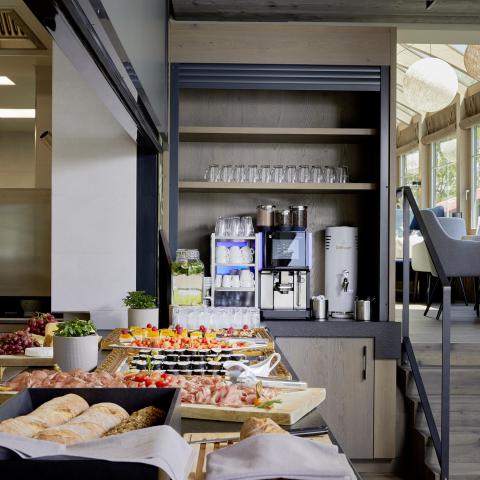 Buffet Wellnesshotel Tirol Innenarchitektur