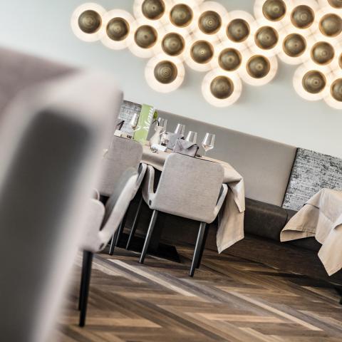 Detail Speisesaal Wellnesshotel Gourmet Innenarchitektur Tirol