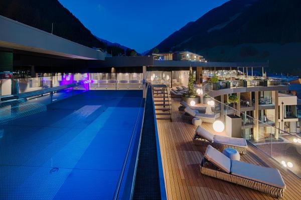 Pool Outdoor Nacht Design Hotel