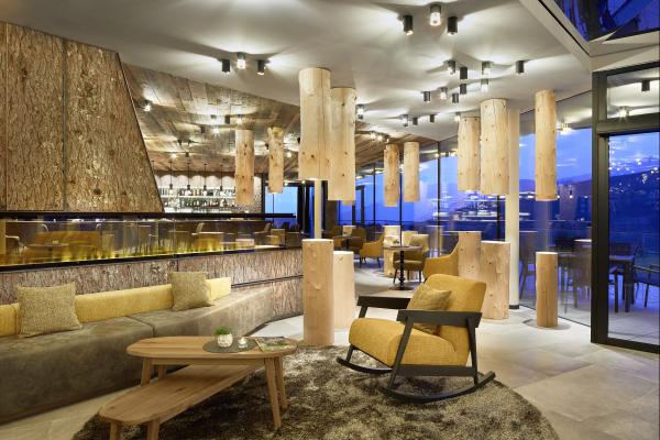 Lounge Bar Wellnesshotel Innenarchitektur Tirol