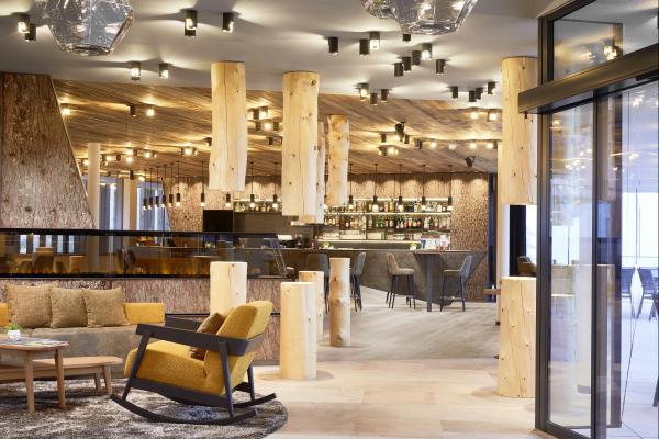 Bar Lounge Wellnesshotel Innenarchitektur Tirol